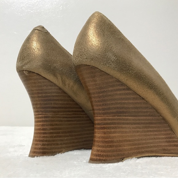 Colin Stuart Gold Leather Wedge Size 9 399 - Picture 11 of 13